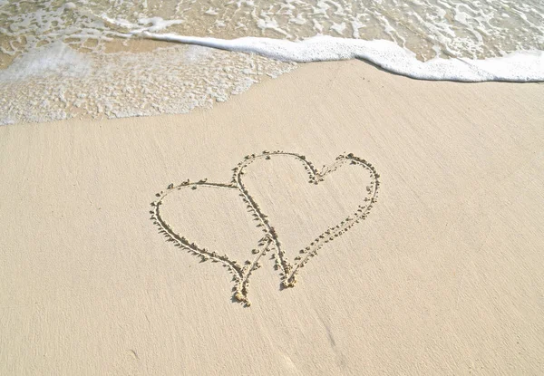 Connected Pair Hearts Beach Sand Frothy Ocean Surf — Stock Photo, Image
