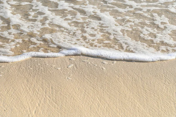 Skummande Hav Vatten Kant Tropisk Strand Sand — Stockfoto