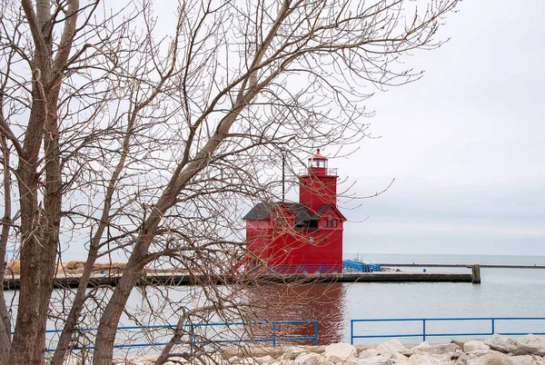 Faro Rosso Michigan Olanda Porto Con Albero Invernale — Foto Stock