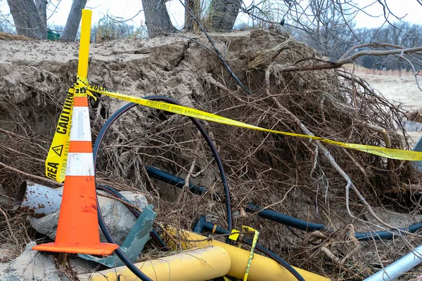 Gele Waarschuwingstape Veiligheidskegel Door Michigan Strand Erosie Schade — Stockfoto