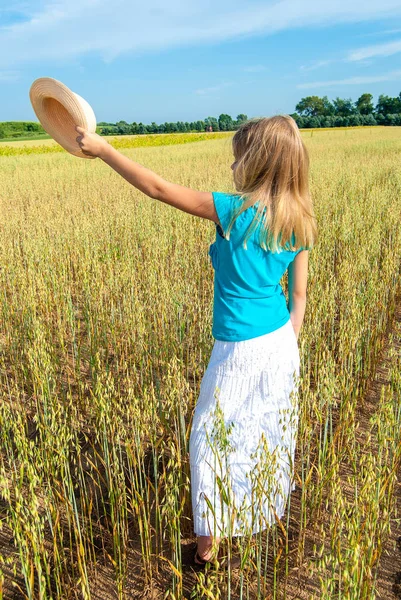 Young Caucasian Blond Girl Hat Michigan Wheat Field — 스톡 사진