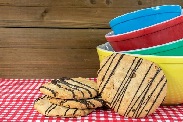 Nagy Cookie Színes Retro Keverő Íjak Piros Fehér Kockás Asztalterítő — Stock Fotó