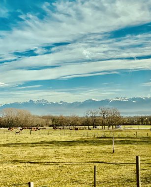 akşam sahnede bir dağlar