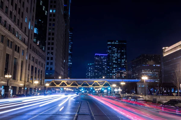 Chicago Innenstadt am Fluss in der Nacht — Stockfoto