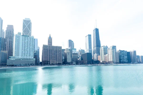 Chicago pusat kota panorama oleh danau Stok Lukisan  