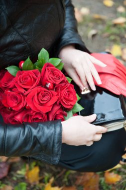 El ile bir buket gül