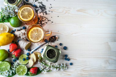 Çay arka plan, metin, ışık için yer. Şeffaf kupaları çay 