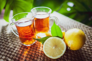 Limondan yapılmış meyve çayı, organik çay, taze limon meyvesi...