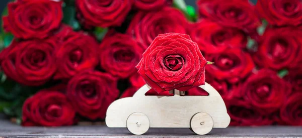 Concept de livraison de fleurs, amour, machine à écrire transporte une fleur — Photo