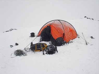 çadır elbrus vertex ekipman kırmızı beyaz turizm rekreasyon dağcılık sırt çantası mountainthe dağlar