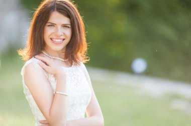 sevimli gülümseyen kız