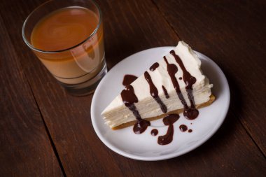 peynirli kek kahve ile dilim