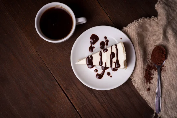 Fetta di cheesecake con caffè — Foto Stock