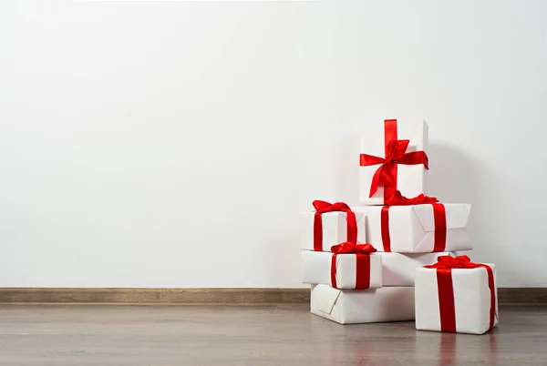 Gifts with ribbons — Stock Photo, Image