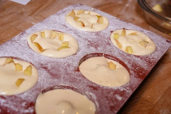 Kuchen backen in Bäckerei — Stockfoto