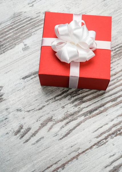 Valentines day red gift box on wooden board — Stock Photo, Image