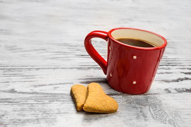 tanımlama bilgileri ve kırmızı kahve fincanı.