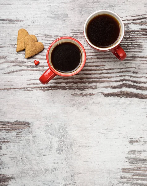 Biscotti e tazza di caffè rosso . — Foto Stock