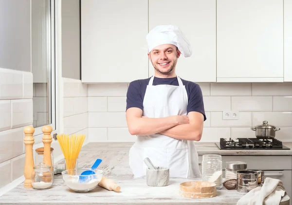 Porträt eines lächelnden Kochs — Stockfoto
