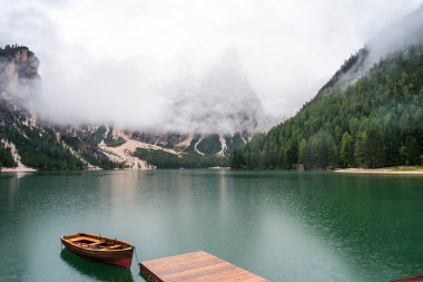 tekneler dağ gölü