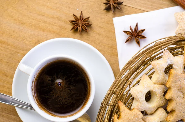 Tasse de café avec biscuits de Noël — Photo