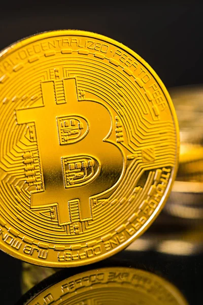 Moneda de Bitcoin de oro. criptomoneda Bitcoin . —  Fotos de Stock