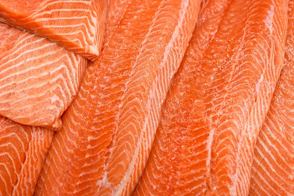 Čerstvé filety z lososa na ledu — Stock fotografie