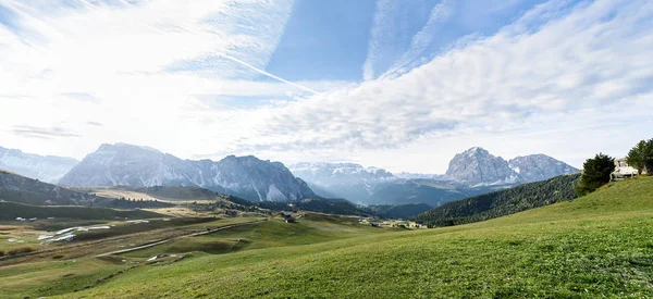 Alpes Panorama da montanha em Dolomiti Alpes — Fotografia de Stock