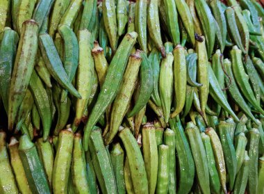 Bayanlar parmak yığın Satılık sebze pazarı içinde