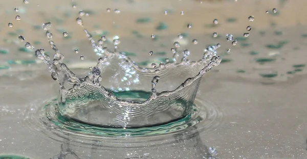 Primer plano de la gota de agua en el vidrio macro fotografía gota de agua — Foto de Stock