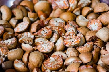 Süper market Satılık düzgün kesilmiş kesmek tembul fındık supari