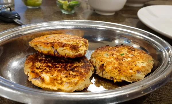 Маковий смажений торт, індійський закусочний стартер бхалі Тхалі — стокове фото