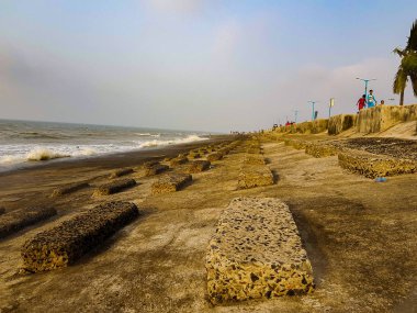 Digha, Batı Bengal, Hindistan, Mayıs 2018-gün boyunca Digha plajında turistler.