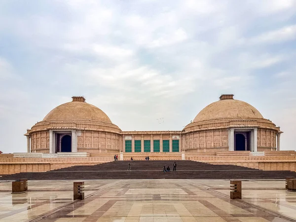 15 Aralık 2019. Lucknow 'daki Ambedkar Anıt Parkı. Lucknow şehrinde büyük bir taş işidir ve popüler bir turistik merkezdir..