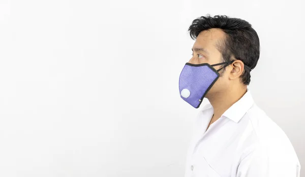 A male medical professional in white coat and mask in white background. view from left. concept image for viral infection precaution — Stock Photo, Image
