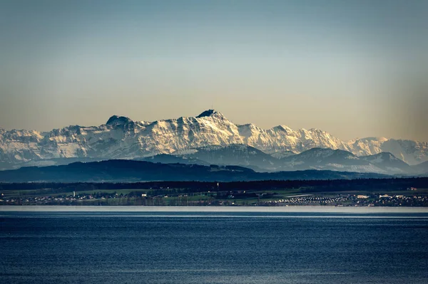 Berg S��ntis mit Schnee am Bodensee — Zdjęcie stockowe