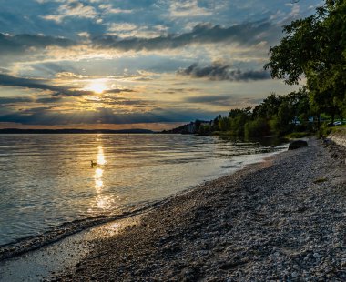 Konstanz Gölü üzerinde güneş