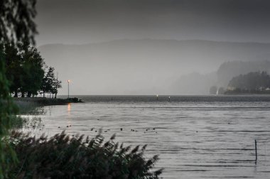 Bir fırtına ortaya çıkmaktadır