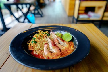 Khao Soi Shirmps Tayland yemekleri tarifi