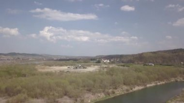 Ayıklama, yıkama, sıralama ve oyalama nehir çakıl. Madencilik sektörü. Teknoloji bir taş alma. Bir kuş bakışı. Bir quadcopter ile ateş. Rubbl sıralama metal konstrüksiyon