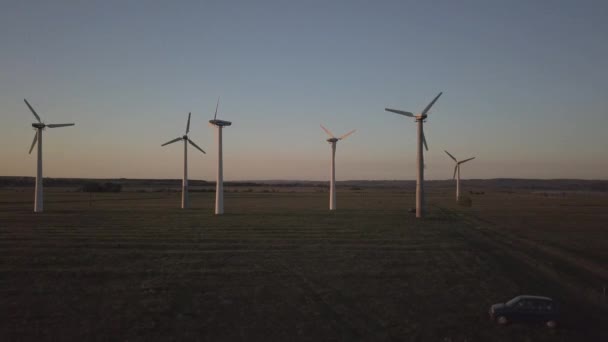 Gyor Bölgesinde Macaristan Nisan 2018 Rüzgar Elektrik Santrali Günbatımı Dronun — Stok video