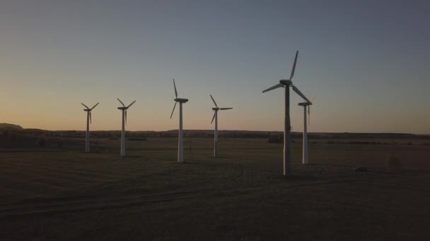 Gyor Bölgesinde Macaristan Nisan 2018 Rüzgar Elektrik Santrali Günbatımı Dronun — Stok video