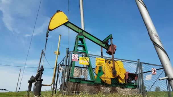 操作油泵站 油的运输和分布 石油运输系统技术 炼油用培训手册 自然资源的提取 — 图库视频影像