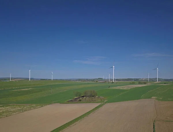 Centrale Éolienne Jour Printemps Lames Tournantes Générateurs Énergie Une Électricité — Photo