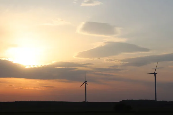 Centrale Éolienne Coucher Soleil Soirée Romantique Technologies Modernes Électricité Écologique — Photo