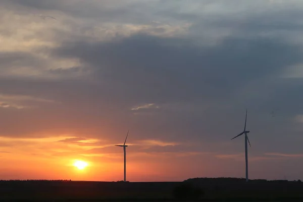 Centrale Éolienne Coucher Soleil Soirée Romantique Technologies Modernes Électricité Écologique — Photo