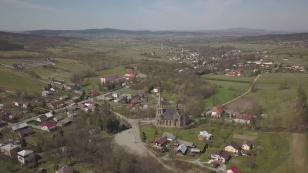 Cieklin Polsko 2019 Panorama Malé Evropské Vesnice Křesťansko Katolickým Kostelem — Stock video