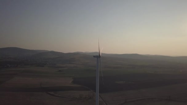 Repülés Szélerőmű Napközben Tavaszi Közelében Forgó Pengék Energia Generátorok Ökológiailag — Stock videók