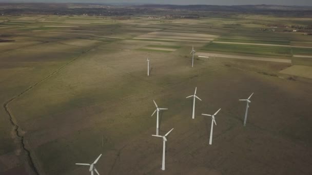 Let Blízkosti Větrná Elektrárna Dne Jaře Rotující Nože Energetických Generátorů — Stock video