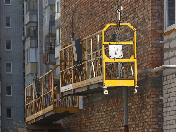 Construção Berço Suspenso Para Robôs Com Uma Fachada Edifício Vários — Fotografia de Stock